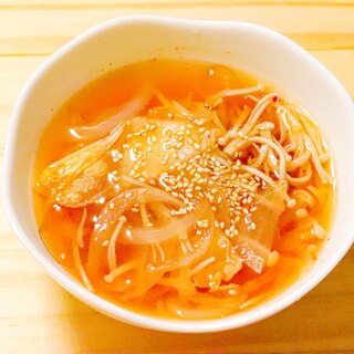 余ったキムチを活用！ピリ辛野菜スープ